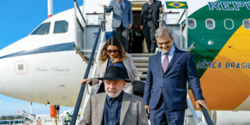 Presidente Lula, Janja e ministros desembarcam em Roma, na Itália
