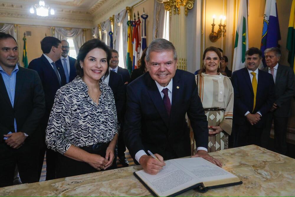 Empossado, governador interino visita obras na Zona da Mata e Agreste