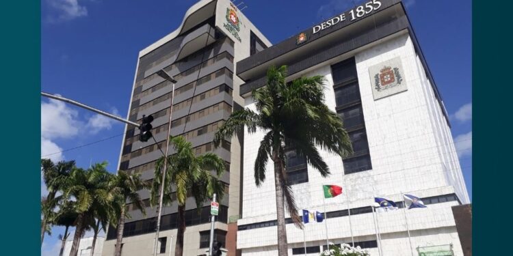 A fachada do Real Hospital Português do Recife.