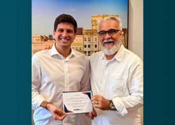 O prefeito do Recife, João Campos (PSB), e o blogueiro Jamildo Melo (à dir.)