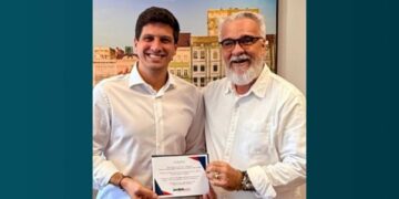 O prefeito do Recife, João Campos (PSB), e o blogueiro Jamildo Melo (à dir.)