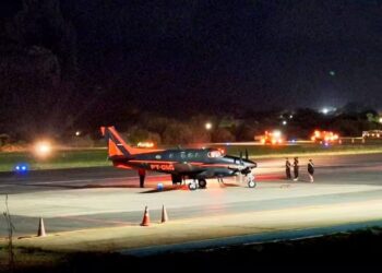 Avião de salvamento fez a transferência da paciente