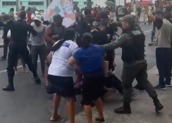 Há informação de que uma mulher ficou ferida no tumulto