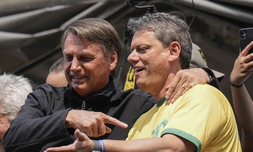 Bolsonaro confirma apoio a Tarcísio para corrida eleitoral de 2026