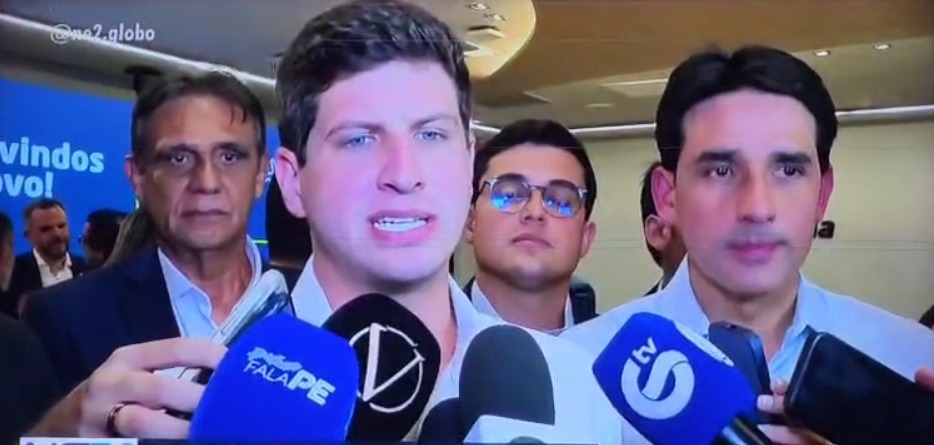 Ao lado deCampos, Sílvio Costa Filho anuncia R$ 640 mi para Aeroporto do Recife