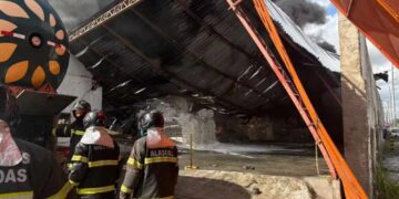 Corpo de Bombeiros mobiliza nove viaturas e 25 militares em combate a chamas