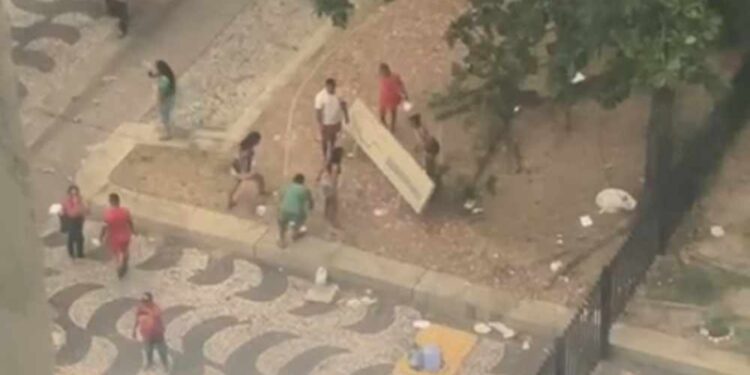 Manifestação no Recife termina com violência e depredação