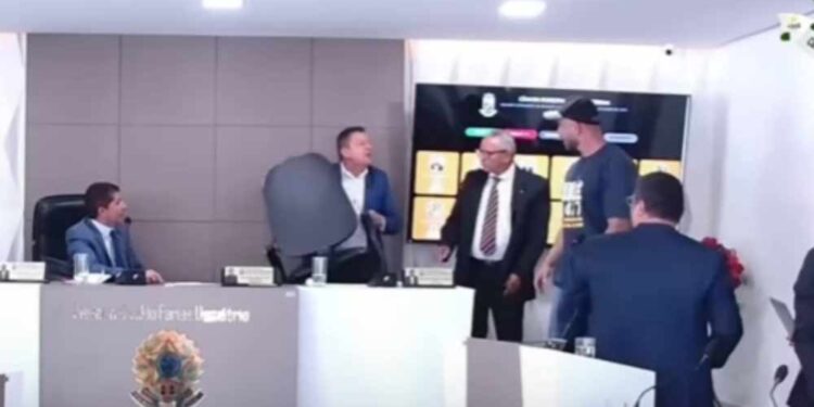 O vereador Adamalson Ferreira se envolveu em confusão com o prefeito de Cachoeirinha