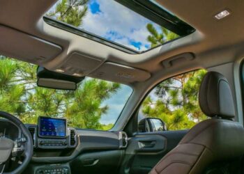 Senadores irão ganhar carros com teto solar