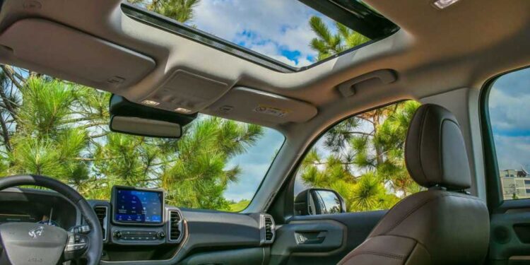 Senadores irão ganhar carros com teto solar