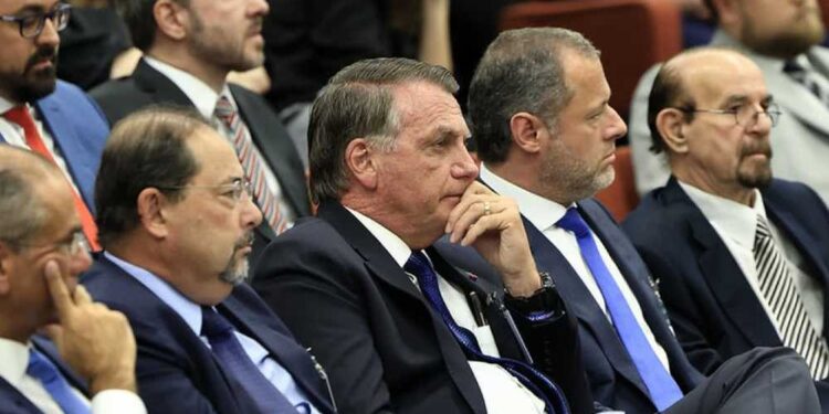 PL de Bolsonaro recua de acordo sobre anistia aos condenados do 8/1