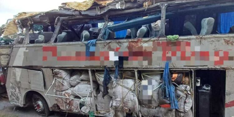 O trágico acidente aconteceu entre Paranatama e Saloá, no interior de PE