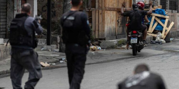 Rio de Janeiro registra 81 prisões, 52 mortes e confrontos com traficantes