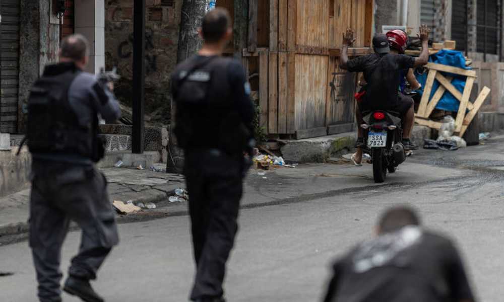 Número de mortos chega a 60 em operação contra o Comando Vermelho no RJ