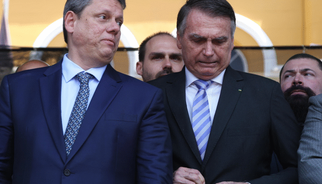 O governador de São Paulo, Tarcísio de Freitas (Rep.), e o ex-presidente Bolsonaro (PL).