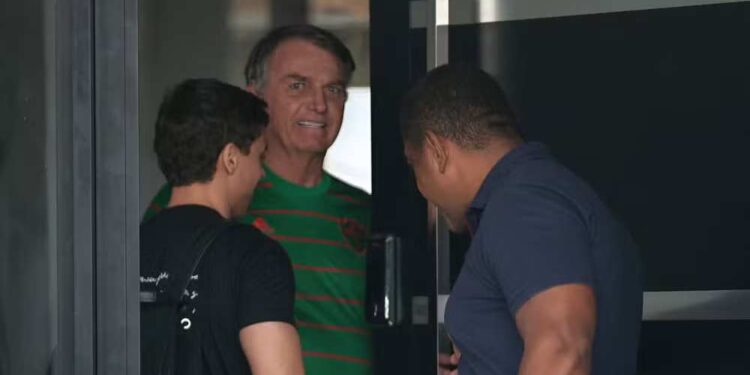 Prisão de militares por tentativa de golpe é inédita e baseada em lei sancionada por Bolsonaro