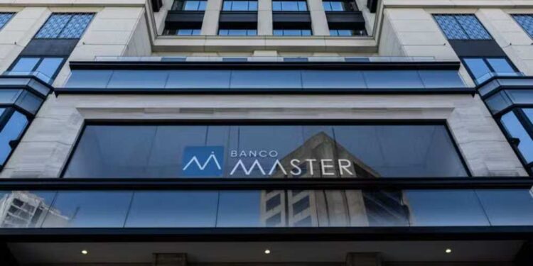 Dono do Banco Master foi preso ao tentar fugir de jatinho