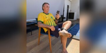 Moraes afirma que Bolsonaro tentou romper a tornozeleira