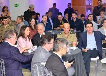 Ministro, Governadora e empresários se reúnem e debatem sobre escola de sargentos