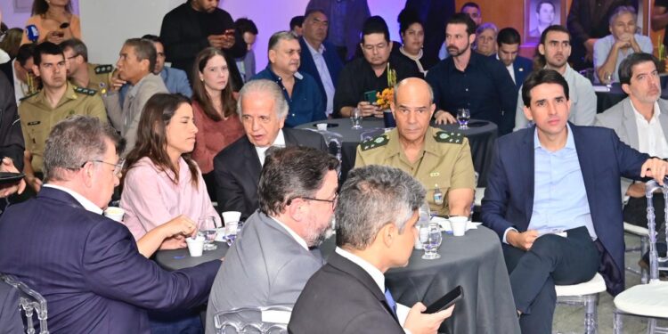 Ministro, Governadora e empresários se reúnem e debatem sobre escola de sargentos