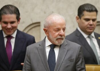 O presidente da Câmara, Hugo Motta, o presidente Lula e o presidente do Senado, Davi Alcolumbre