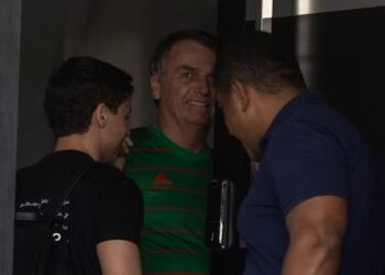 Alexandre de Moraes determinou manifestação após deputado ser flagrado com aparelho