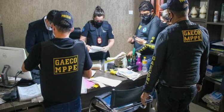 Gaeco investiga transferências ilegais de eleitores em Caruaru e Riacho das Almas