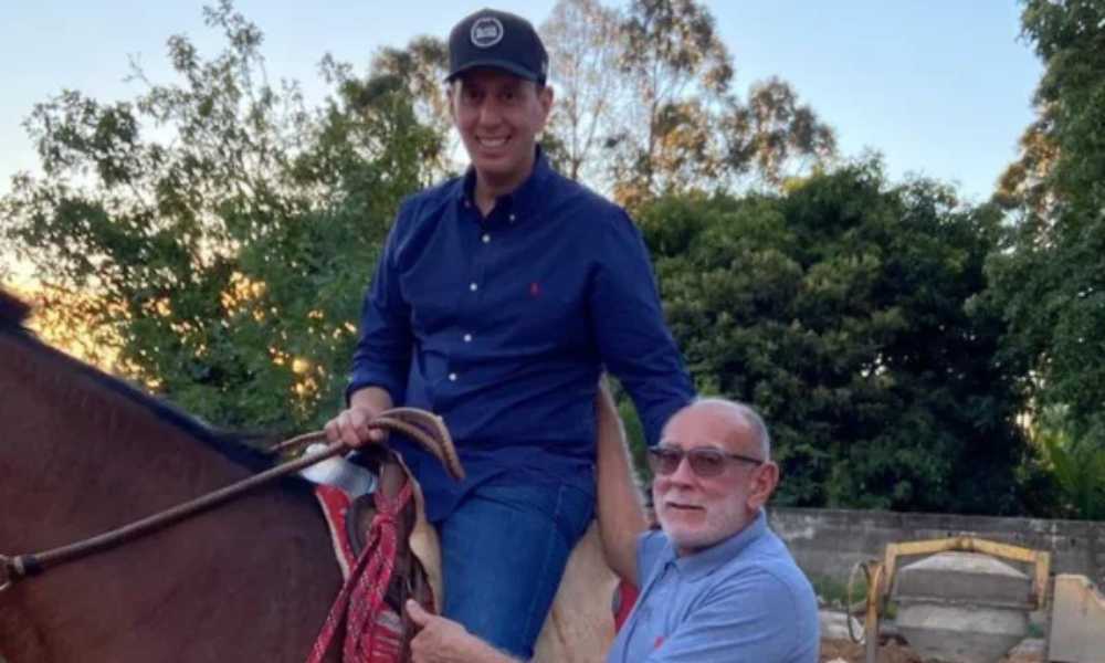 Prefeito Tiktoker de Sorocaba é investigado pela PF por cavalos recebidos