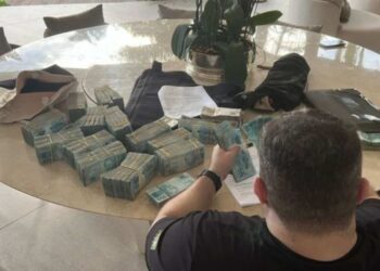 Agente da PF conta dinheiro encontrado na casa de um dos dirigentes do Banco Master