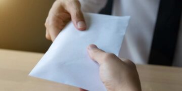 Documentos de 'rachadinha' são apreendidos com vereadores