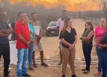 Prefeita de São Domingos (PB) faz evento com pompa para inaugurar "mata-burro"