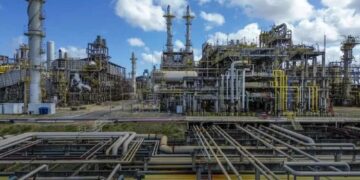 Refinaria Abreu e Lima terá capacidade de produção dobrada
