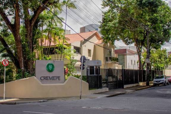 Casa de ferreiro, espeto de pau: Cremepe inferniza vizinhos com barulho de obra