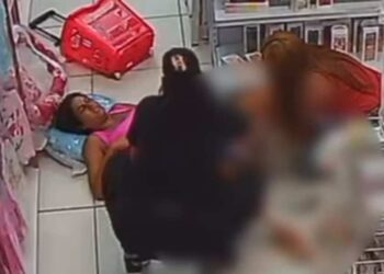 Mãe dá à luz dentro de loja de bebês no Recife