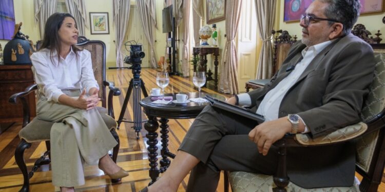 Governadora Raquel Lyra (PSD) e Jornalista Ricardo Antunes