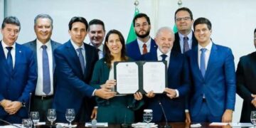 Raquel Lyra e Lula assinaram acordo que viabiliza a PPP do metrô