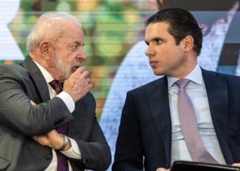 Presidente Lula e Presidente da Câmara Hugo Motta (esq. p/ dir.)