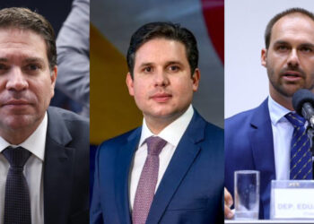 Alexandre Ramagem (PL-RJ), Hugo Motta (Republicanos-PB) e Eduardo Bolsonaro (PL-SP)