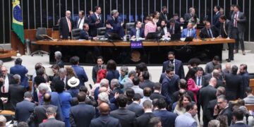 Parlamentares pernambucanos divergem sobre redução de penas