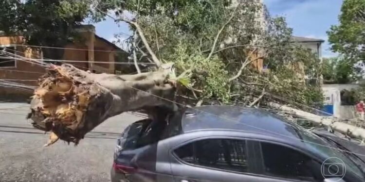 Tempestade deixa milhões às escuras
