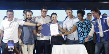 Governadora Raquel Lyra durante evento em Camaragibe