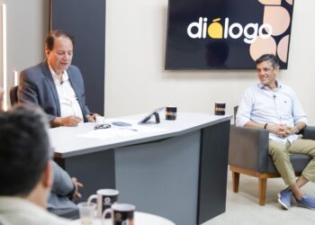 Programa Diálogo, da TV Nova, apresentado pelo jornalista Pedro Paulo, e o secretário estadual de Meio Ambiente, Daniel Coelho