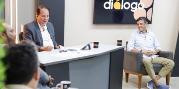 Programa Diálogo, da TV Nova, apresentado pelo jornalista Pedro Paulo, e o secretário estadual de Meio Ambiente, Daniel Coelho