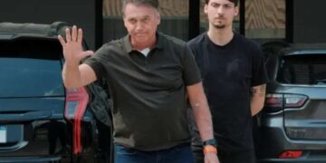 Bolsonaro deixa PF para realizar cirurgia de hérnia no Natal