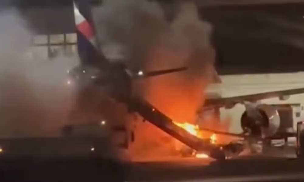Passageiros são retirados de avião após incêndio em equipamento no Aeroporto de Guarulhos