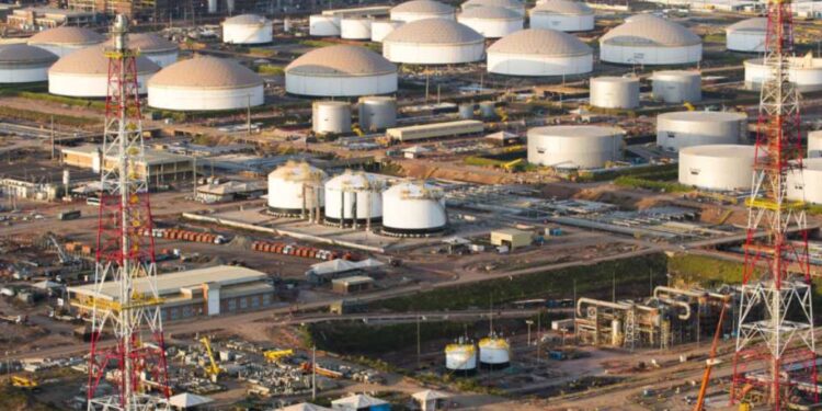 Governo oficializa ampliação da refinaria Abreu e Lima