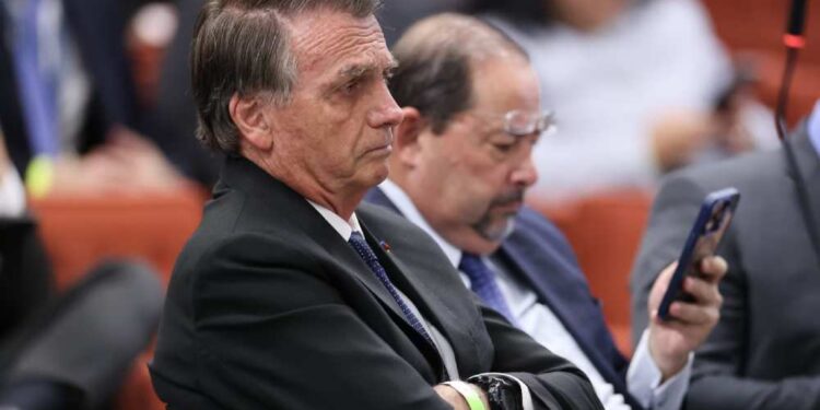 Bolsonaro pode ter regime semiaberto só em 2033