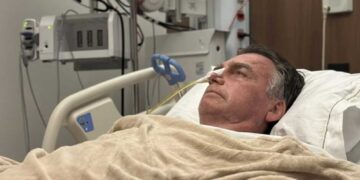 Defesa de Bolsonaro solicita transferência para hospital para realização de cirurgia