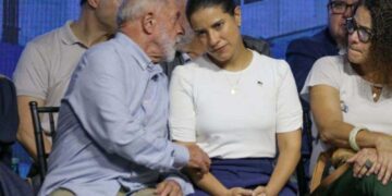 Raquel Lyra viaja a Brasília para encontro surpresa com Lula