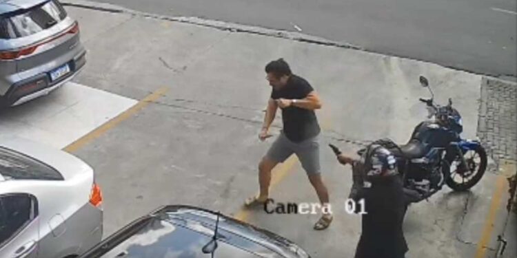 Empresário é baleado durante assalto em supermercado